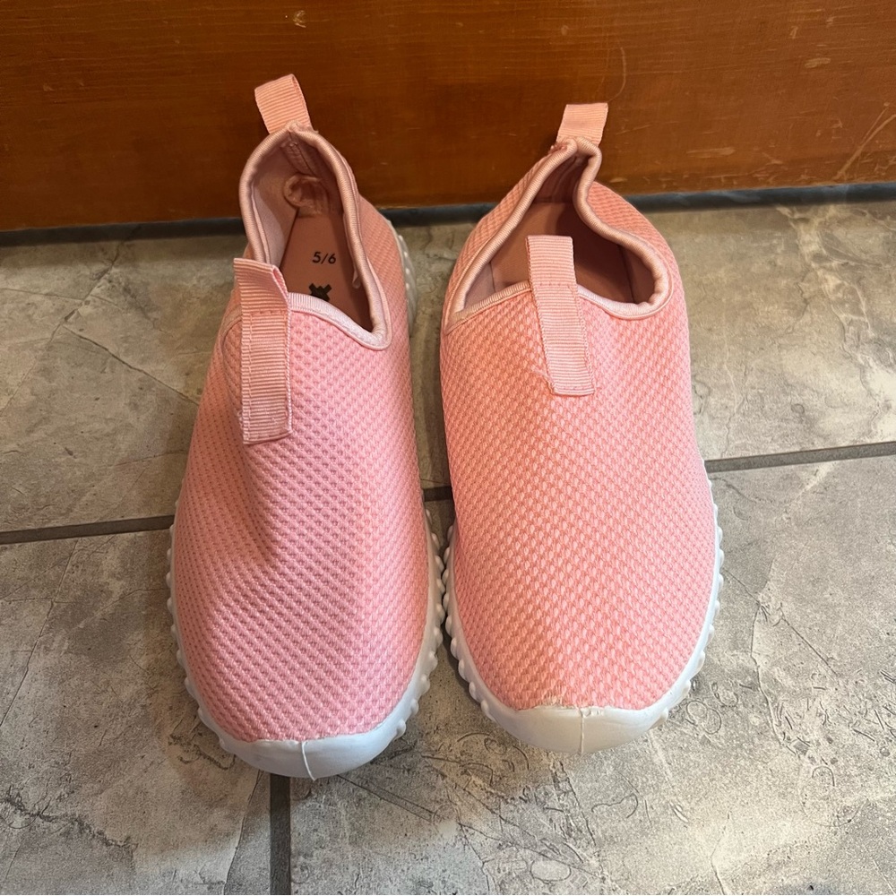 Xertia Sneakers - Women’s Size 5/6 - Brand New